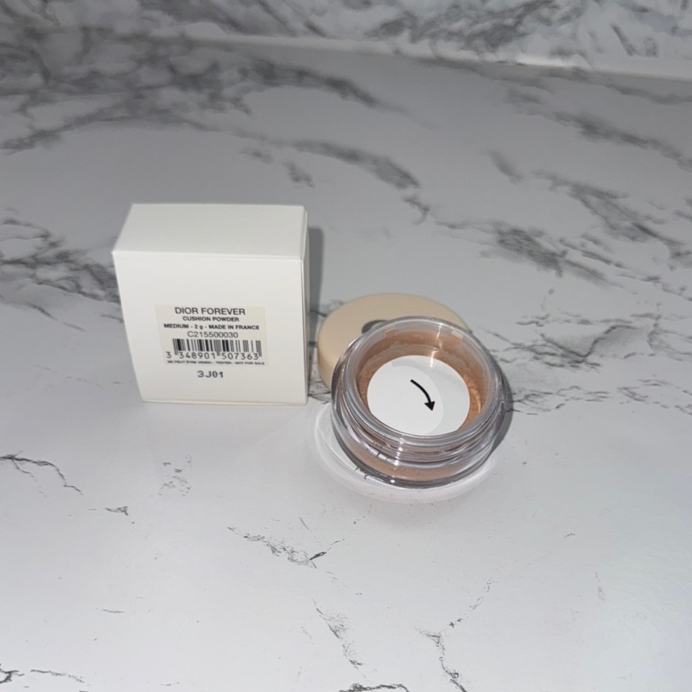 NWT Dior Forever Cushion Powder- Medium
Never used
Jar still sealed
Still in box
